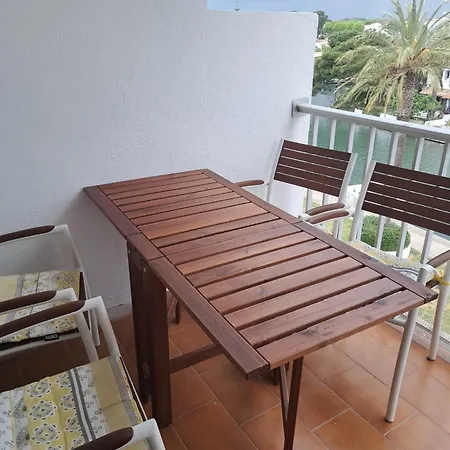 Gloria Crespo Pattaya Apartment Empuriabrava